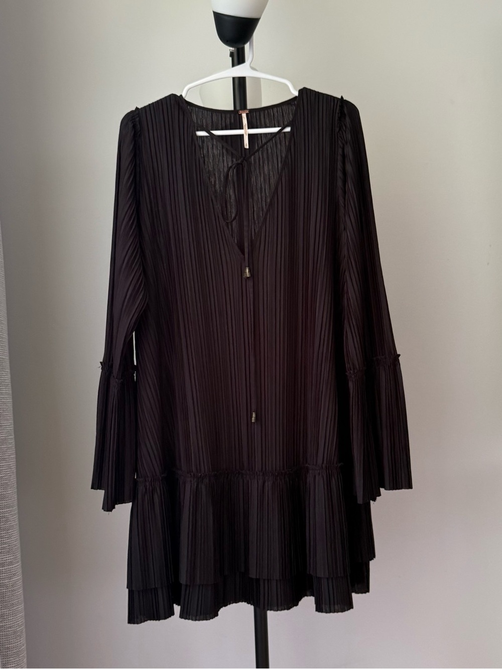 Free People Women’s Size S Pleated Mini Dress Bell Sleeve V-Neck Boho